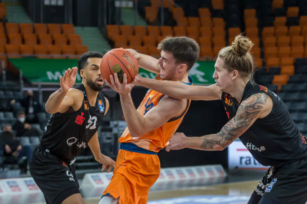 萨卡和埃米 萨卡和埃米